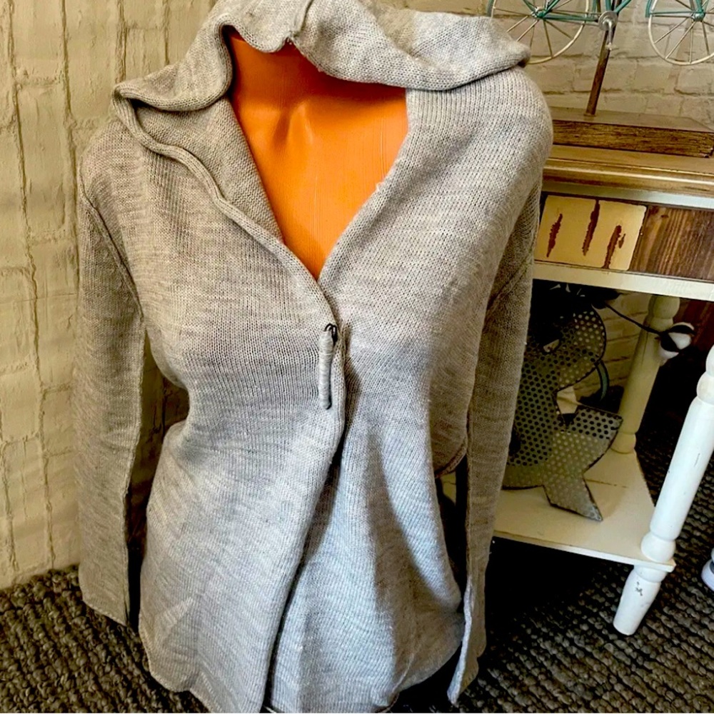 VENUS M Gray Wool Blend Open hooded Flowy Cardigan Metal Pin Closure NWOT!